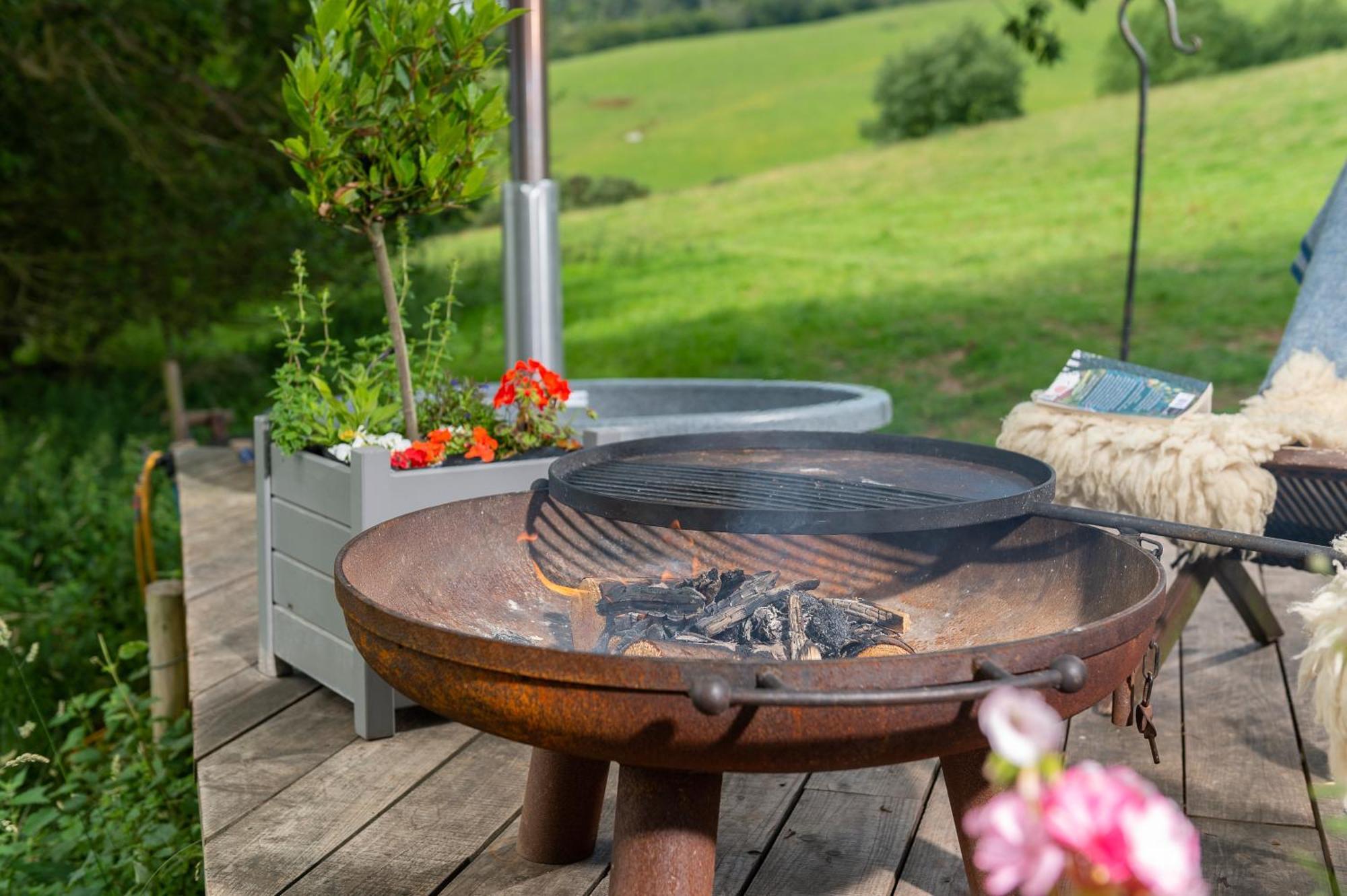 Tilbury Shepherd Huts With Hot Tubs Plus Holiday Cottages West Bagborough Dış mekan fotoğraf